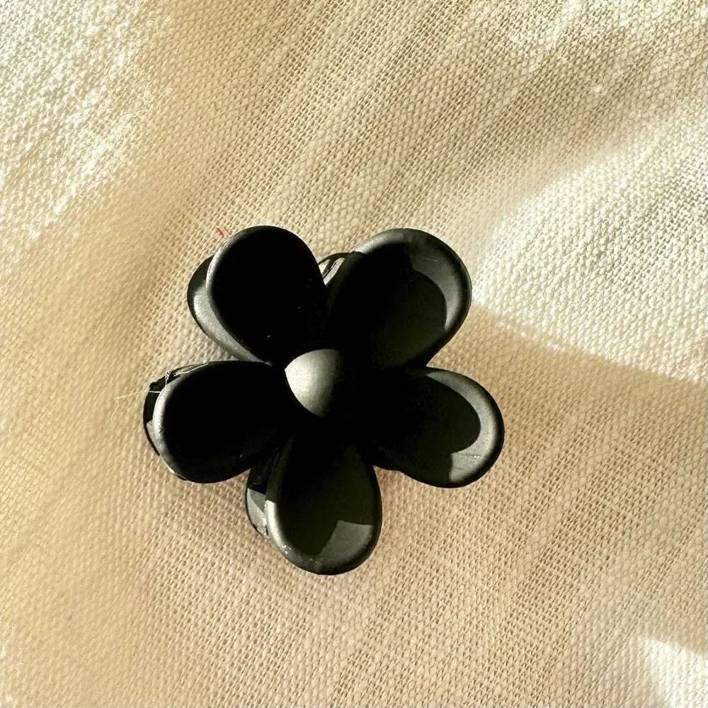 Black cute flower hair clip